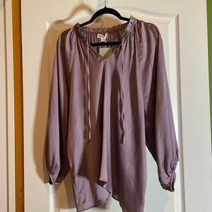 Purple polyester blouse💜 long sleeve size large pit to pit 24💜NWT